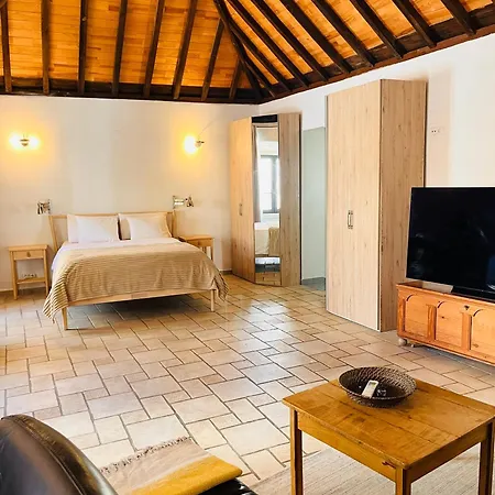 Town House 3*